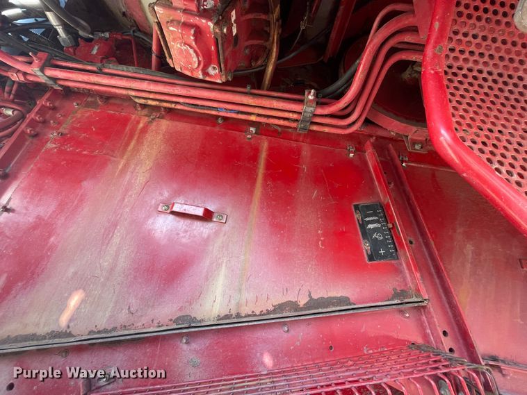 image for item ID9536 1998 Case IH 2388  combine