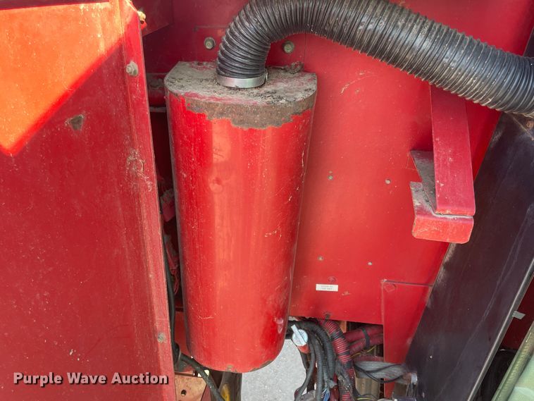 image for item ID9536 1998 Case IH 2388  combine