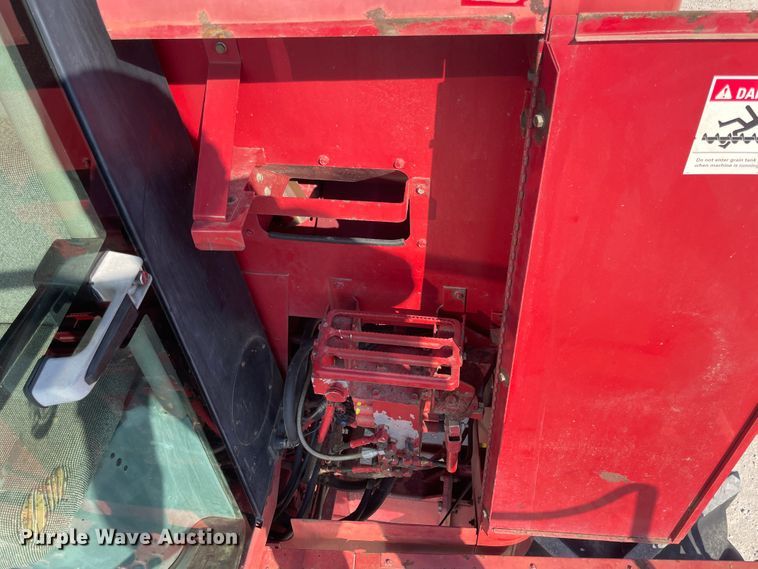 image for item ID9536 1998 Case IH 2388  combine