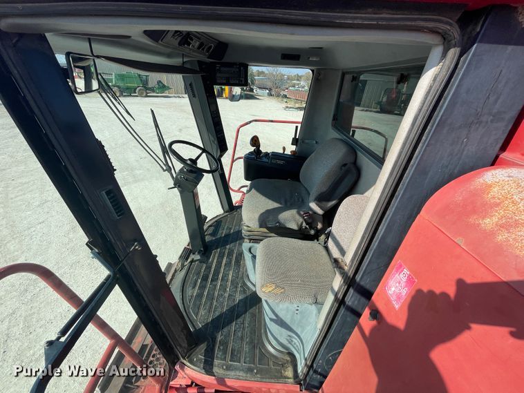 image for item ID9536 1998 Case IH 2388  combine
