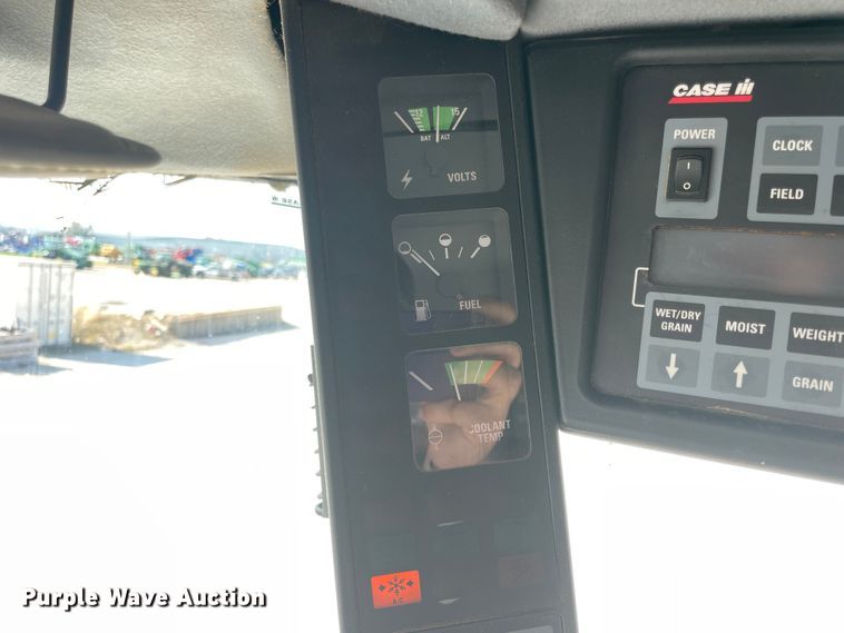 image for item ID9536 1998 Case IH 2388  combine