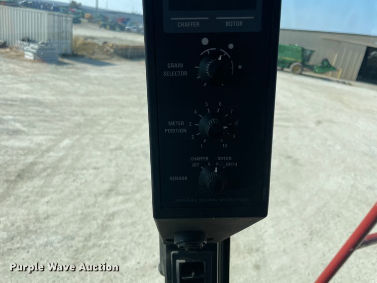 image for item ID9536 1998 Case IH 2388  combine