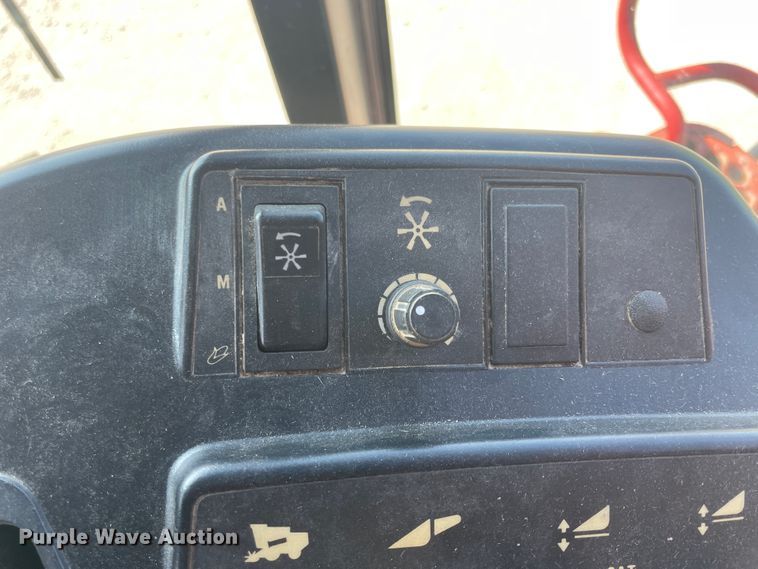 image for item ID9536 1998 Case IH 2388  combine