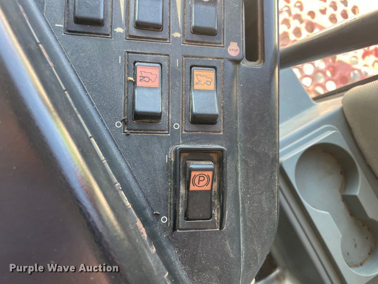 image for item ID9536 1998 Case IH 2388  combine