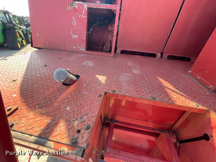 image for item ID9536 1998 Case IH 2388  combine