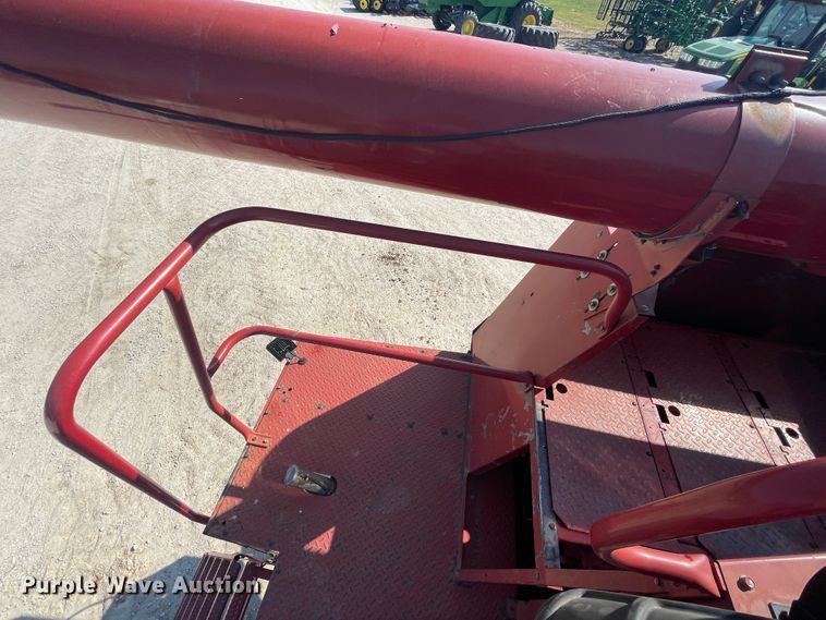 image for item ID9536 1998 Case IH 2388  combine