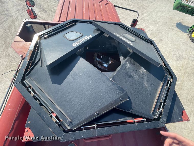 image for item ID9536 1998 Case IH 2388  combine