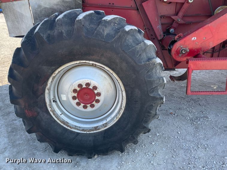image for item ID9536 1998 Case IH 2388  combine