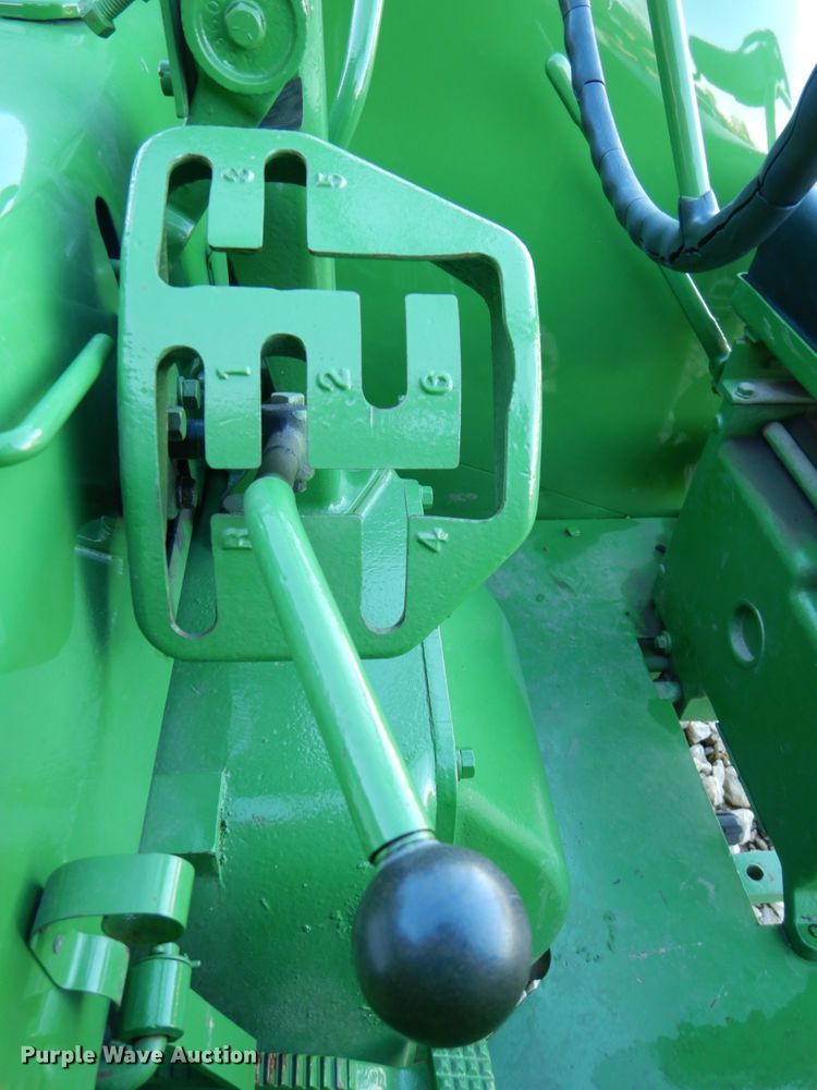 image for item IH9041 1951 John Deere AR  tractor