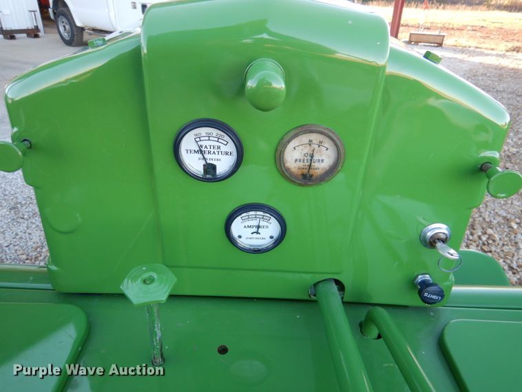 image for item IH9041 1951 John Deere AR  tractor