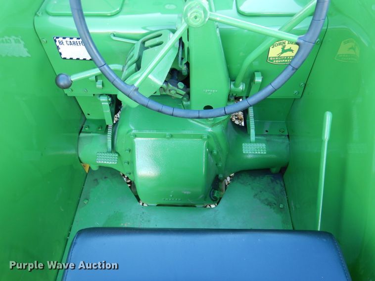 image for item IH9041 1951 John Deere AR  tractor