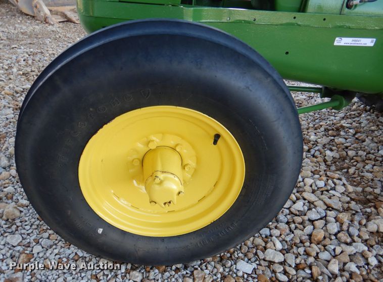 image for item IH9041 1951 John Deere AR  tractor