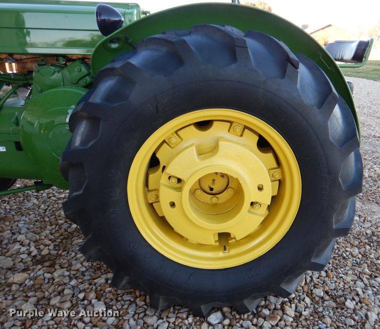 image for item IH9041 1951 John Deere AR  tractor