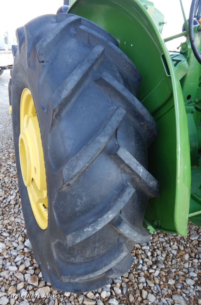 image for item IH9041 1951 John Deere AR  tractor