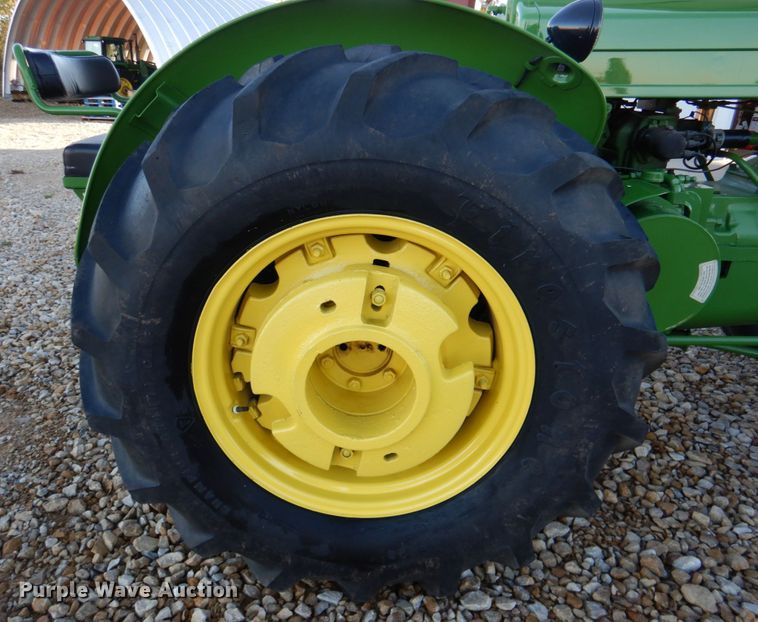image for item IH9041 1951 John Deere AR  tractor
