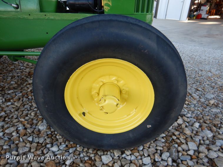 image for item IH9041 1951 John Deere AR  tractor