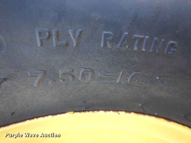 image for item IH9041 1951 John Deere AR  tractor