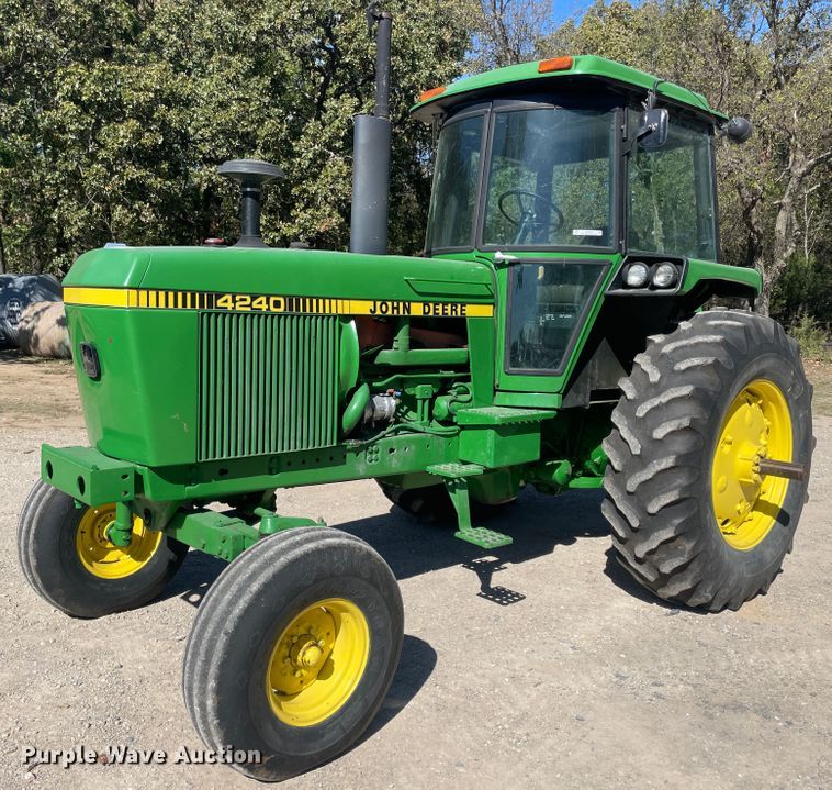 image for item IX9503 1979 John Deere 4240  tractor