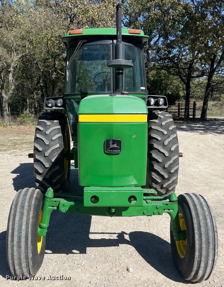 image for item IX9503 1979 John Deere 4240  tractor