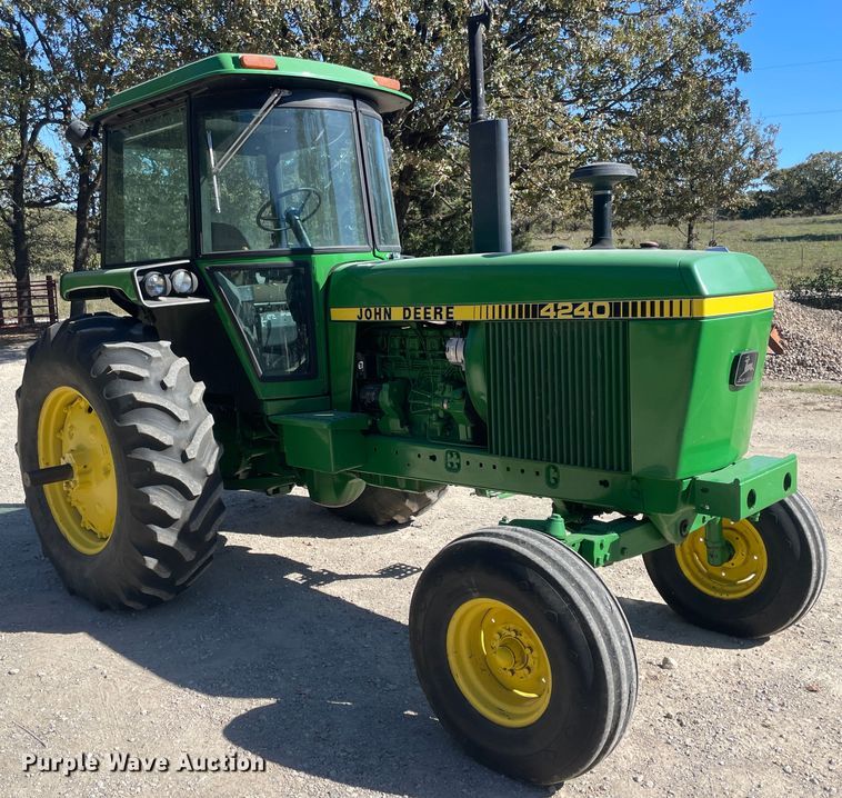 image for item IX9503 1979 John Deere 4240  tractor