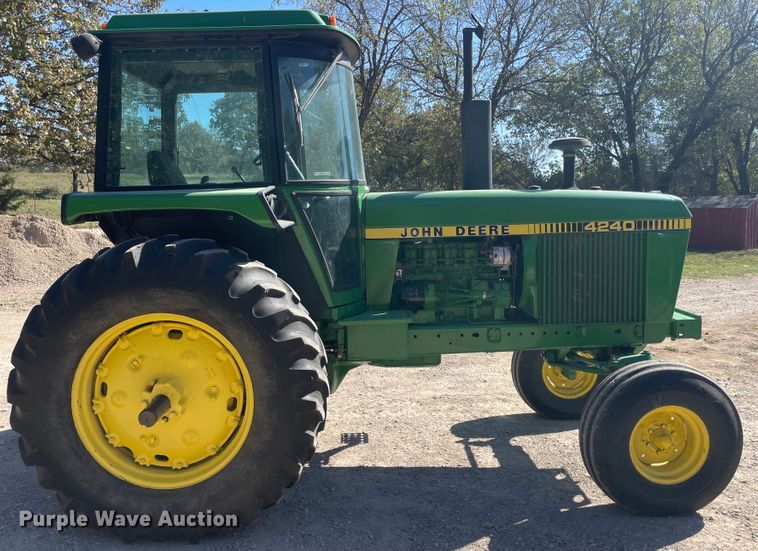 image for item IX9503 1979 John Deere 4240  tractor