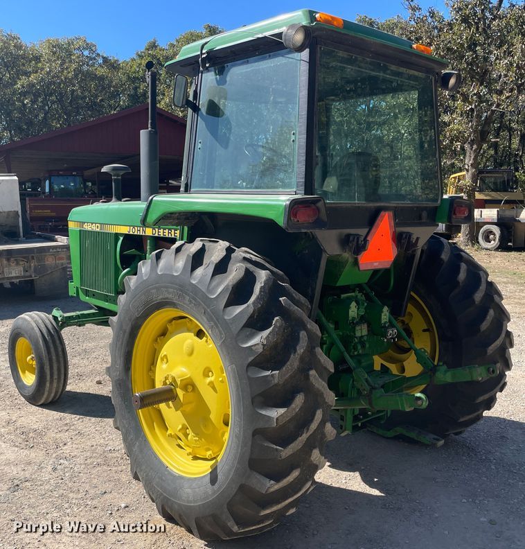 image for item IX9503 1979 John Deere 4240  tractor