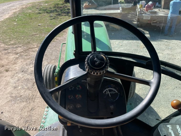 image for item IX9503 1979 John Deere 4240  tractor