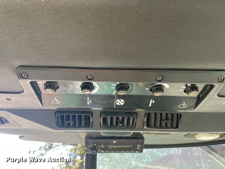 image for item IX9503 1979 John Deere 4240  tractor