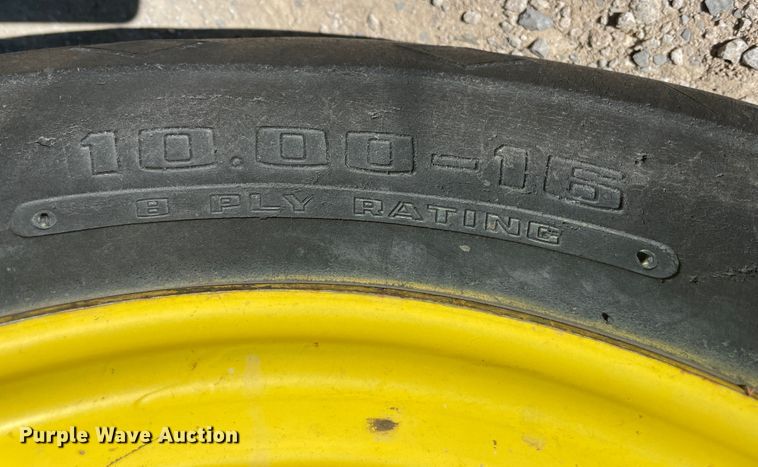 image for item IX9503 1979 John Deere 4240  tractor