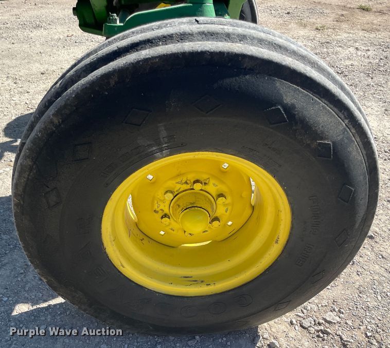 image for item IX9503 1979 John Deere 4240  tractor