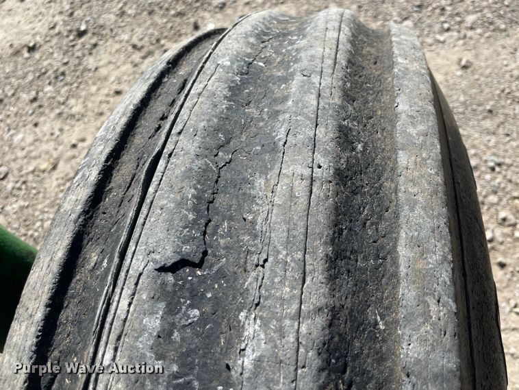 image for item IX9503 1979 John Deere 4240  tractor