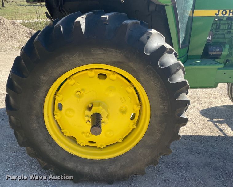 image for item IX9503 1979 John Deere 4240  tractor