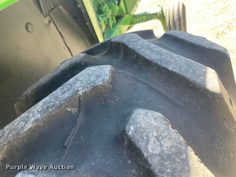 image for item IX9503 1979 John Deere 4240  tractor