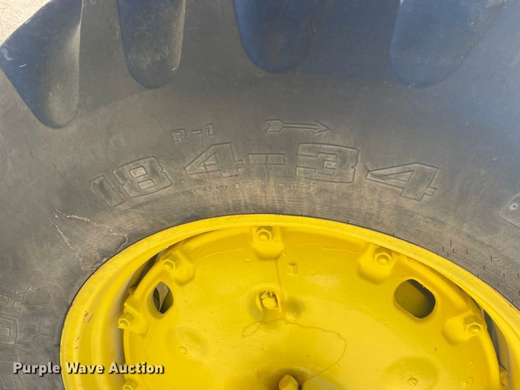 image for item IX9503 1979 John Deere 4240  tractor