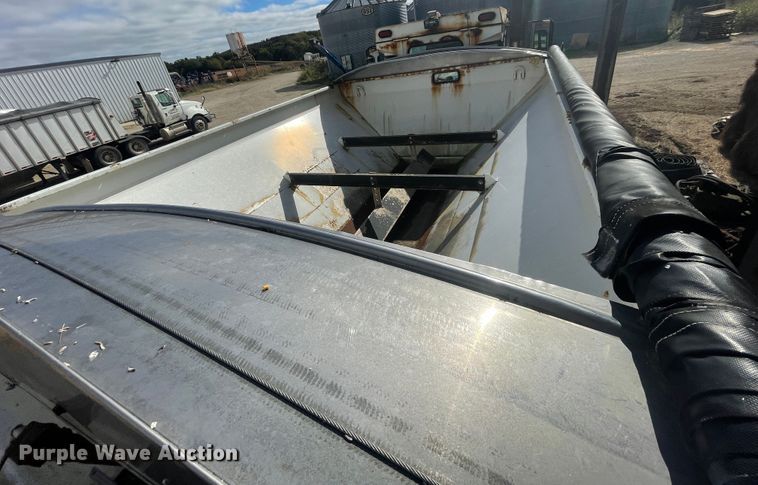 image for item IX9509 Ag-Chem Terra-Gator 1804  spreader