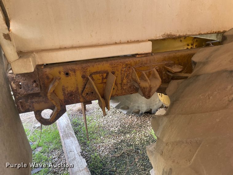 image for item IX9509 Ag-Chem Terra-Gator 1804  spreader