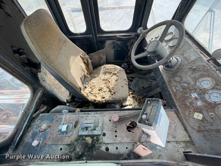 image for item IX9510 Mertz 3250  applicator cab and chassis