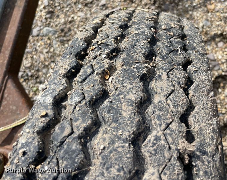 image for item IX9517 2011 John Deere 630F  flex head