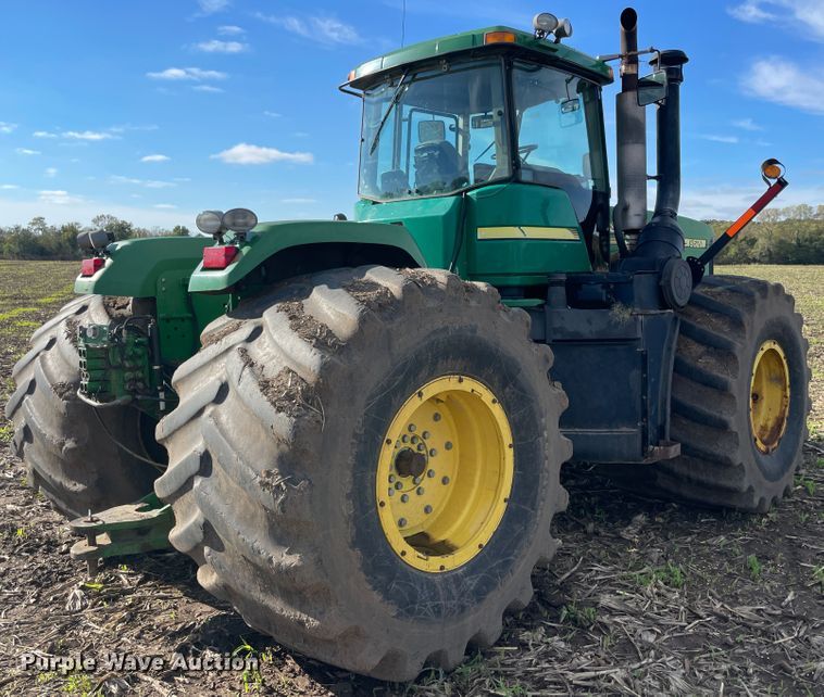 image for item IX9519 2003 John Deere 9520  4WD tractor