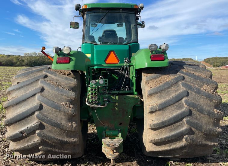 image for item IX9519 2003 John Deere 9520  4WD tractor