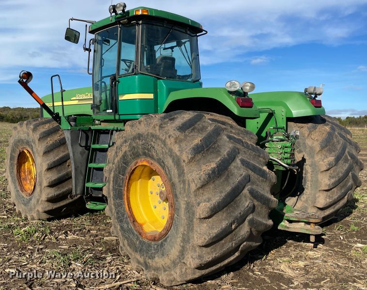 image for item IX9519 2003 John Deere 9520  4WD tractor