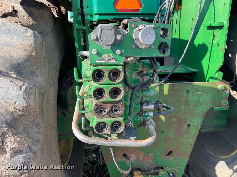 image for item IX9519 2003 John Deere 9520  4WD tractor