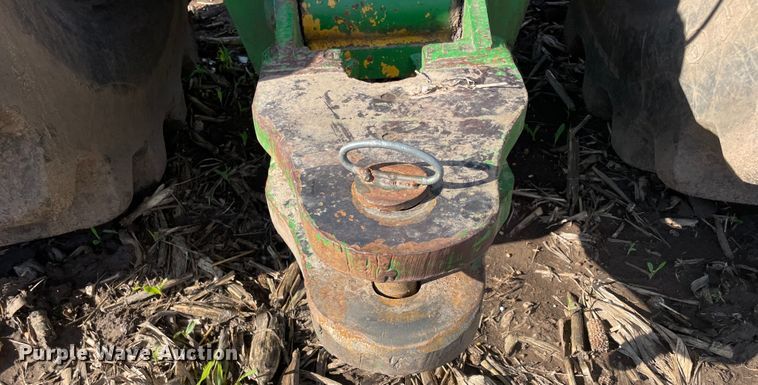 image for item IX9519 2003 John Deere 9520  4WD tractor