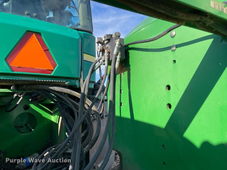 image for item IX9519 2003 John Deere 9520  4WD tractor