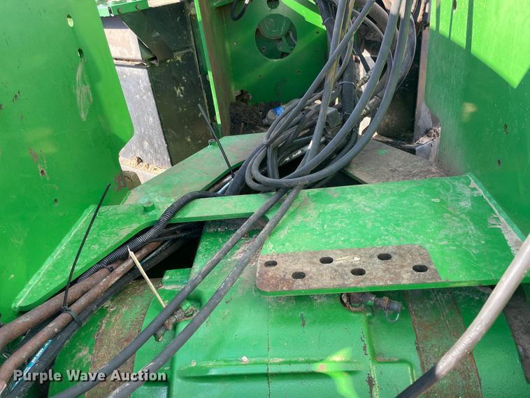image for item IX9519 2003 John Deere 9520  4WD tractor
