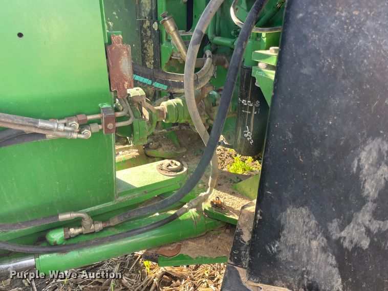 image for item IX9519 2003 John Deere 9520  4WD tractor