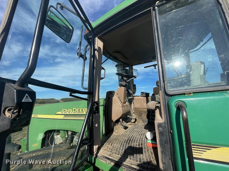 image for item IX9519 2003 John Deere 9520  4WD tractor
