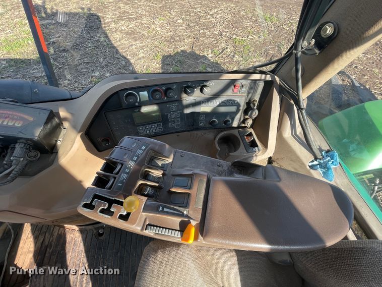 image for item IX9519 2003 John Deere 9520  4WD tractor