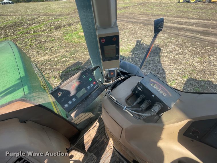 image for item IX9519 2003 John Deere 9520  4WD tractor