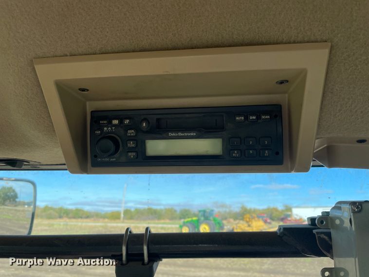 image for item IX9519 2003 John Deere 9520  4WD tractor